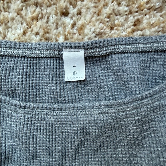 Lululemon Athletica Back in Action long sleeve waffle in heathered gray size 4 - Picture 3 of 3